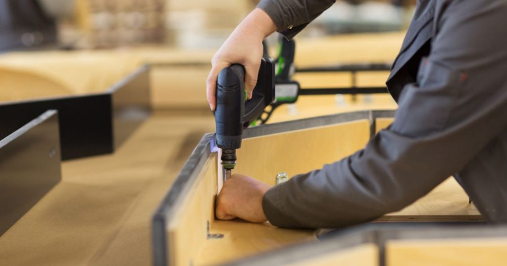 Como Montar Guarda-Roupa em São Luís: 5 Passos e Dicas capa montador de moveis em São Luís